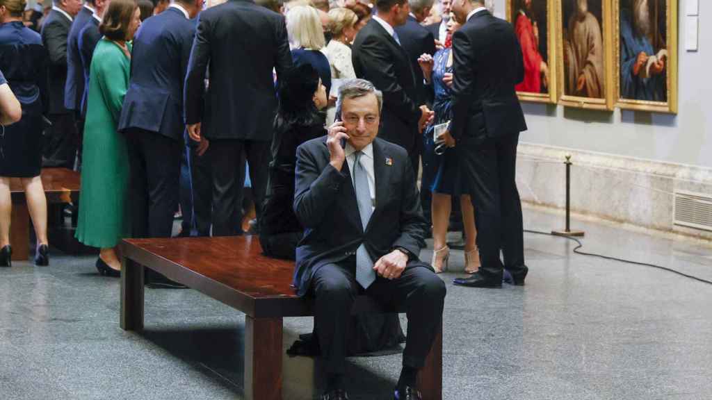 Le Premier ministre italien Mario Draghi à son arrivée au Musée du Prado où le Premier ministre espagnol Pedro Sánchez organise un dîner pour les chefs d'État et de gouvernement participant au sommet de l'OTAN à Madrid mercredi.