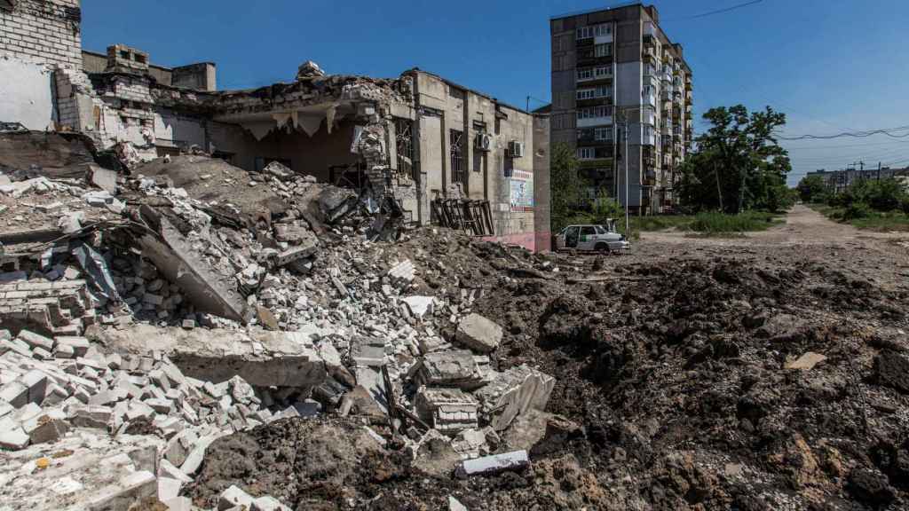 Un bâtiment à Lysychansk, dans la région de Lugansk, détruit après le bombardement russe de l'Ukraine dans le Donbas.