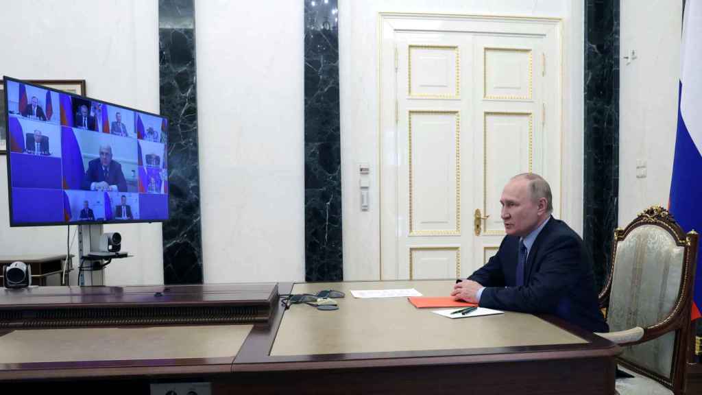 Vladimir Poutine lors d'une réunion.