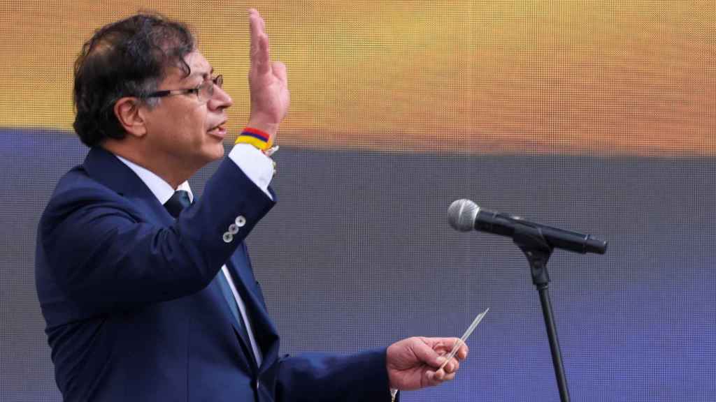 Gustavo Petro prête serment en tant que président de la Colombie.