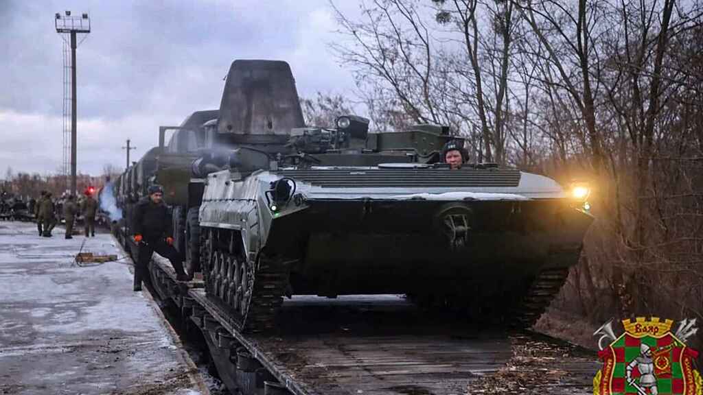 Des chars russes arrivent en Biélorussie pour des manœuvres conjointes 
