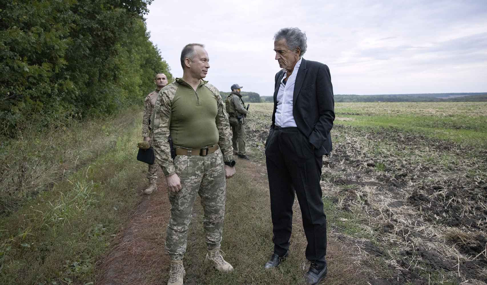BHL et le général ukrainien Oleksandr Syrskyi, l'un des militaires qui a conçu la contre-offensive à l'Est, près de Balakliia.