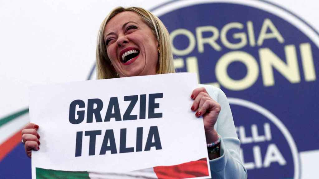 Giorgia Meloni remercie les Italiens pour sa victoire électorale.