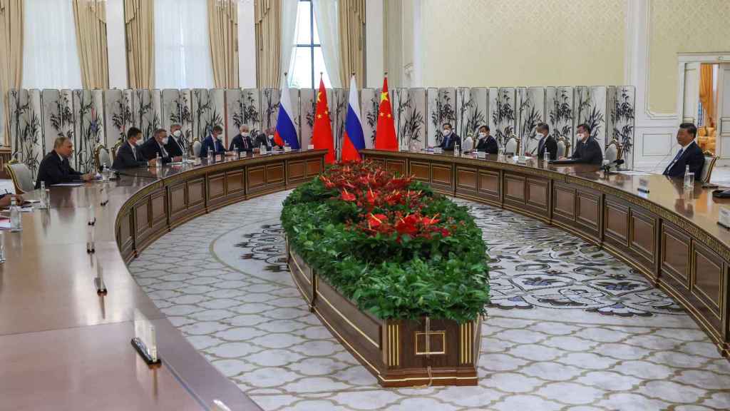 Xi Jinping et Poutine se rencontrent en Ouzbékistan.