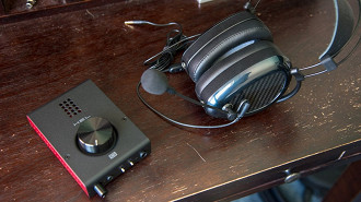 Casque Dan Clark Audio Aeon Flow, microphone Antlion Audio ModMic Uni et DAC/amp Schiit Audio Hel. Source : audio-head