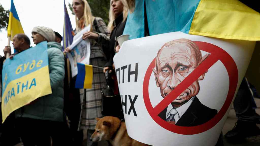 Manifestations à Kiev contre les référendums organisés par Poutine dans les territoires occupés.