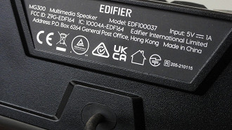 Arrière de l'enceinte gamer Bluetooth Edifier MG300 avec le câble USB soudé. Source : Vitor Valeri