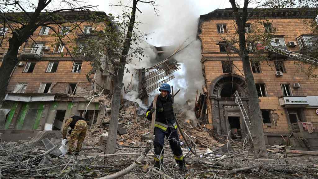 Un bâtiment résidentiel détruit par l'attaque russe sur Zaporiyia.