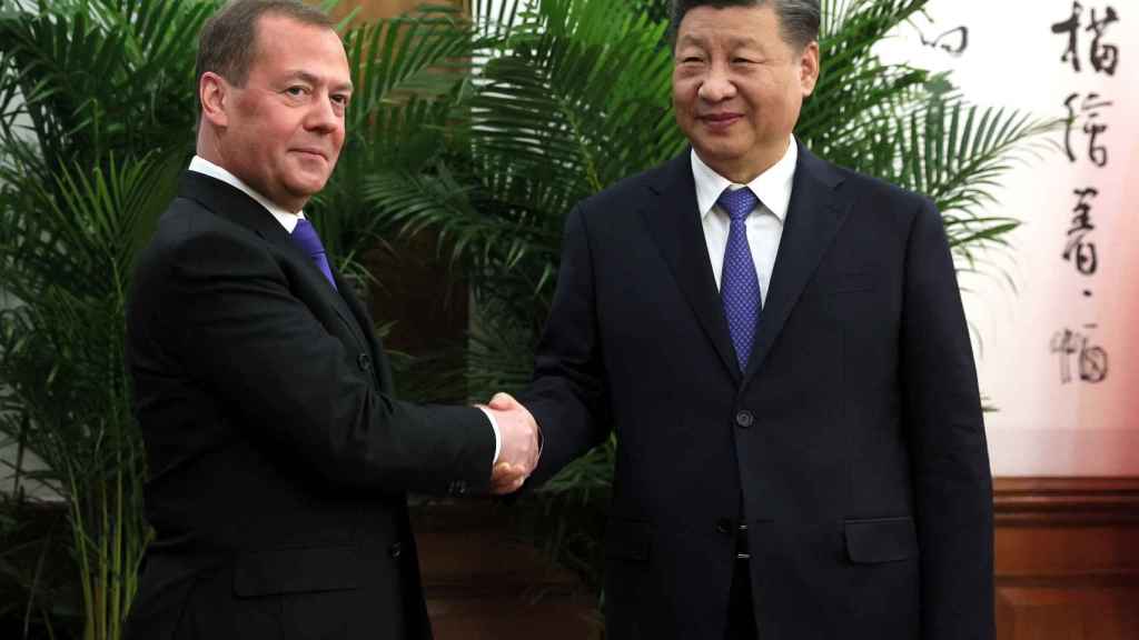 Le vice-président du Conseil de sécurité russe, M. Medvedev, en visite en Chine