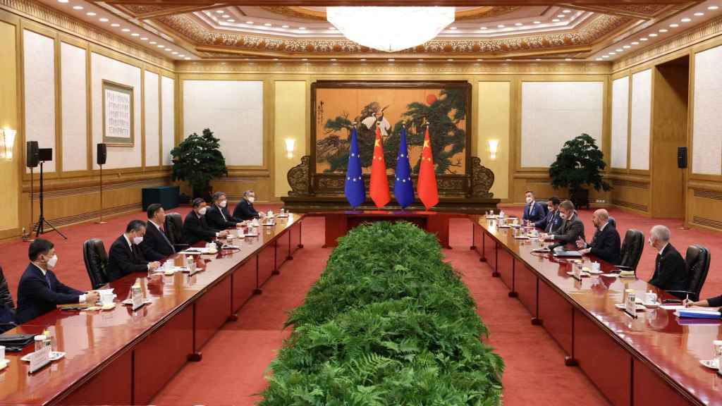 Charles Michel et Xi Jinping, lors de leur rencontre jeudi à Pékin.