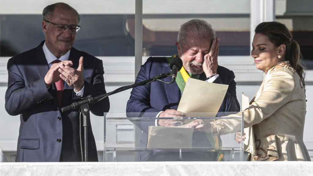 Lula Da Silva est ému lors de son discours après avoir prêté serment en tant que président du Brésil.