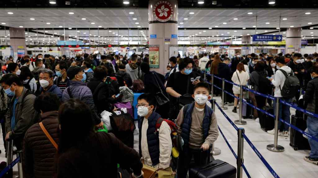 Les files d'attente pour entrer en Chine depuis Hong Kong ont été massives.