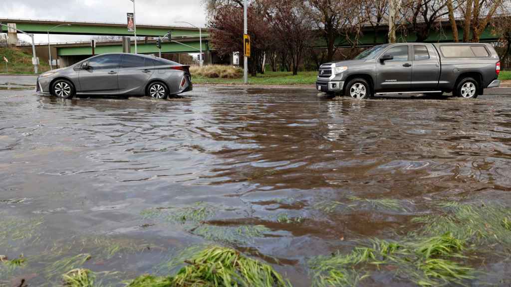 Inondations dues à des pluies torrentielles à Sacramento.