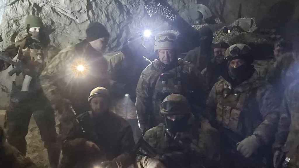 Images de soldats du groupe Wagner dans les tunnels des mines de sel de Soledar.