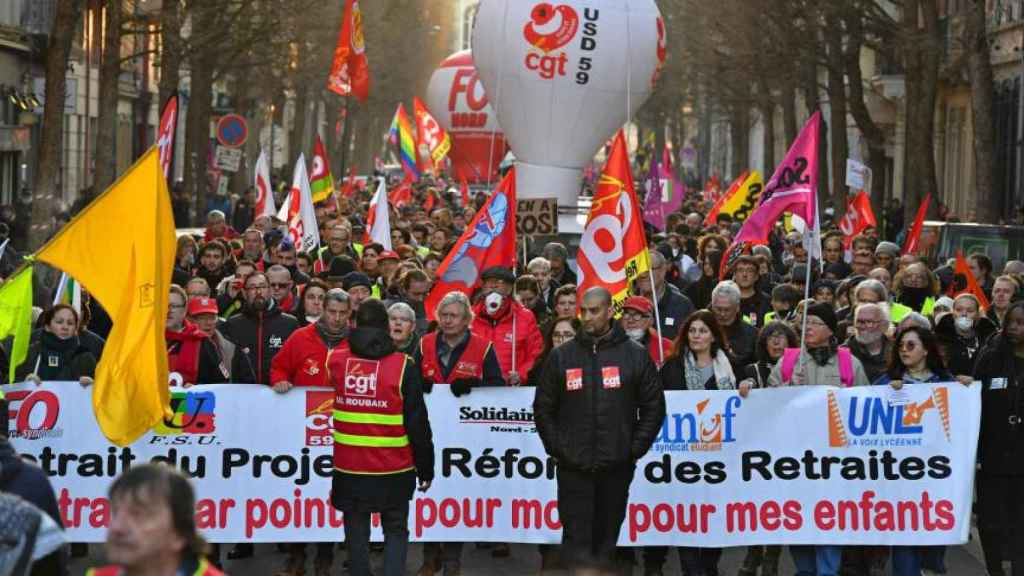 Manifestation massive en France pour le maintien de la retraite