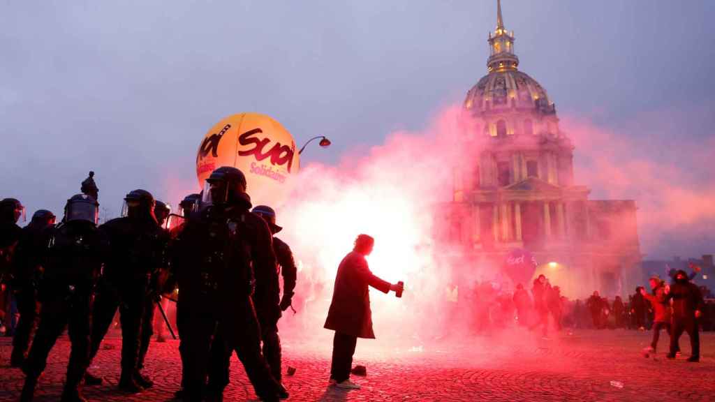 Image de la journée de manifestations à Paris contre la réforme des retraites de Macron.